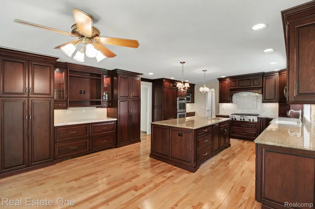 1751 Carpenter Drive Troy City MI 48098