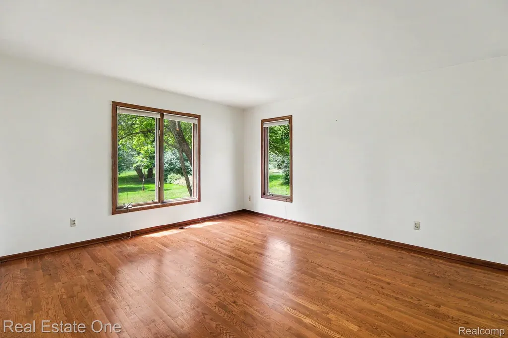 1751 Carpenter Drive Troy City MI 48098