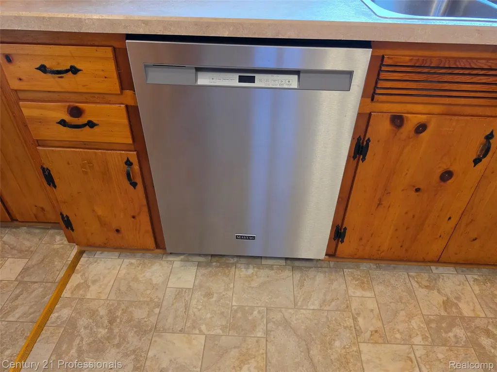 29421 Mark Avenue Madison Heights City MI 48071