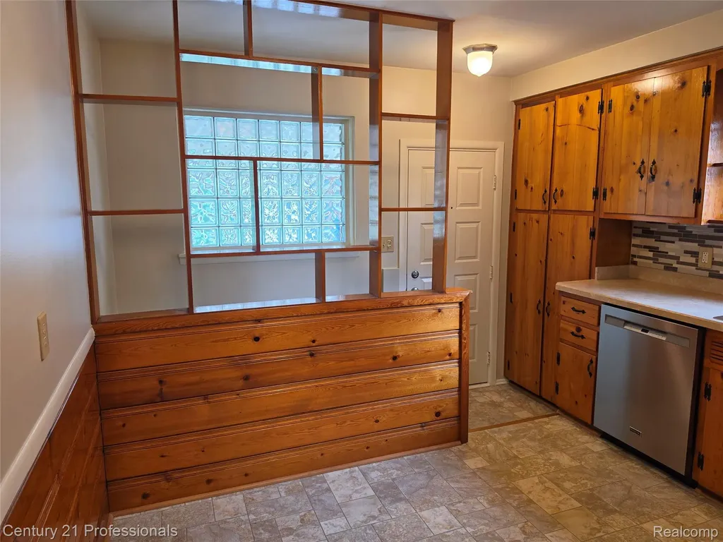 29421 Mark Avenue Madison Heights City MI 48071