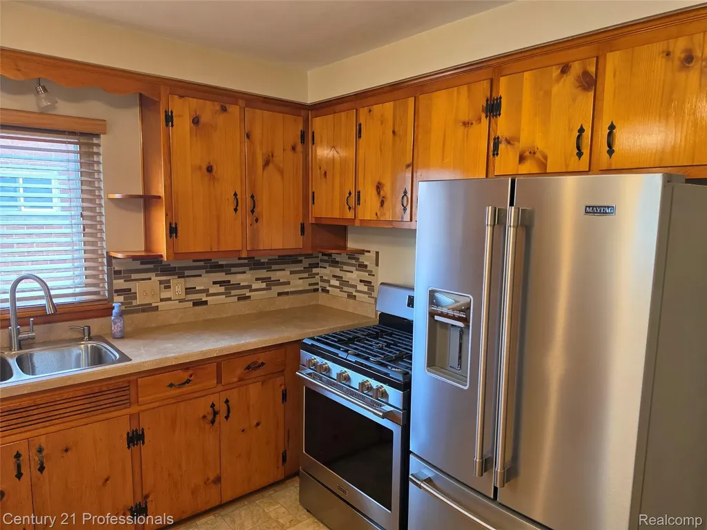 29421 Mark Avenue Madison Heights City MI 48071