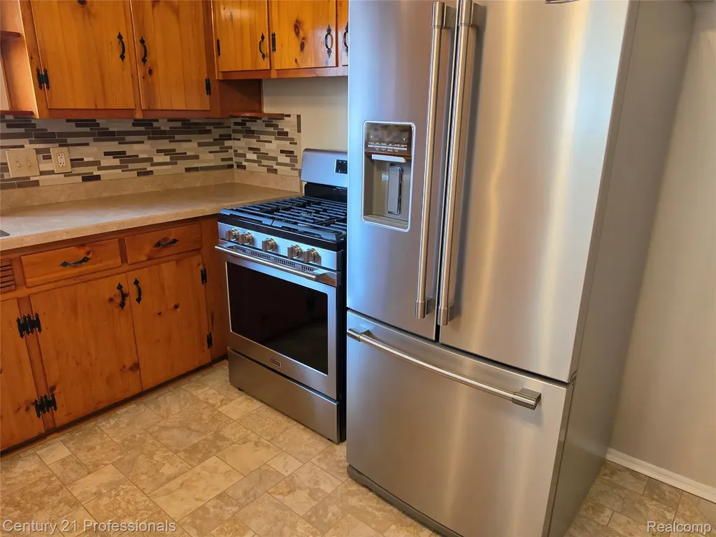 29421 Mark Avenue Madison Heights City MI 48071