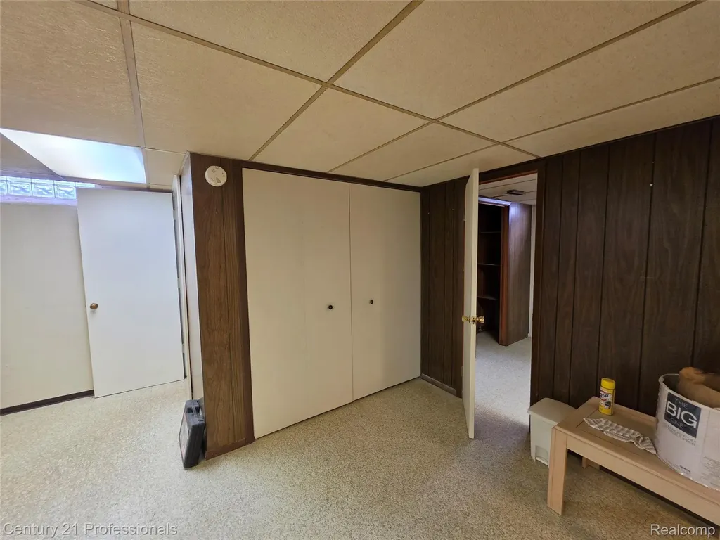 29421 Mark Avenue Madison Heights City MI 48071