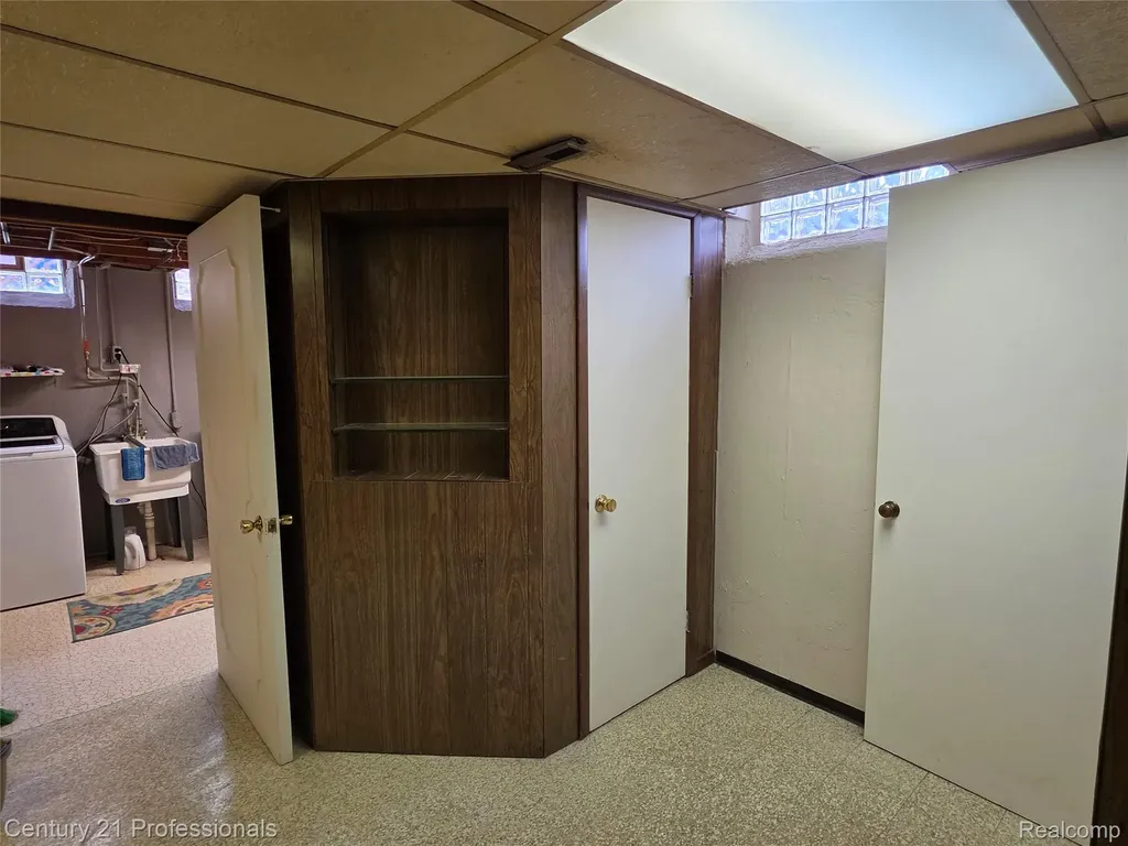 29421 Mark Avenue Madison Heights City MI 48071