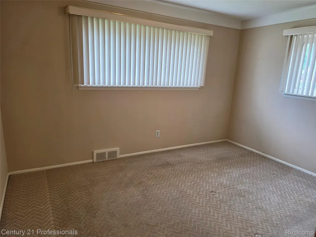 29421 Mark Avenue Madison Heights City MI 48071