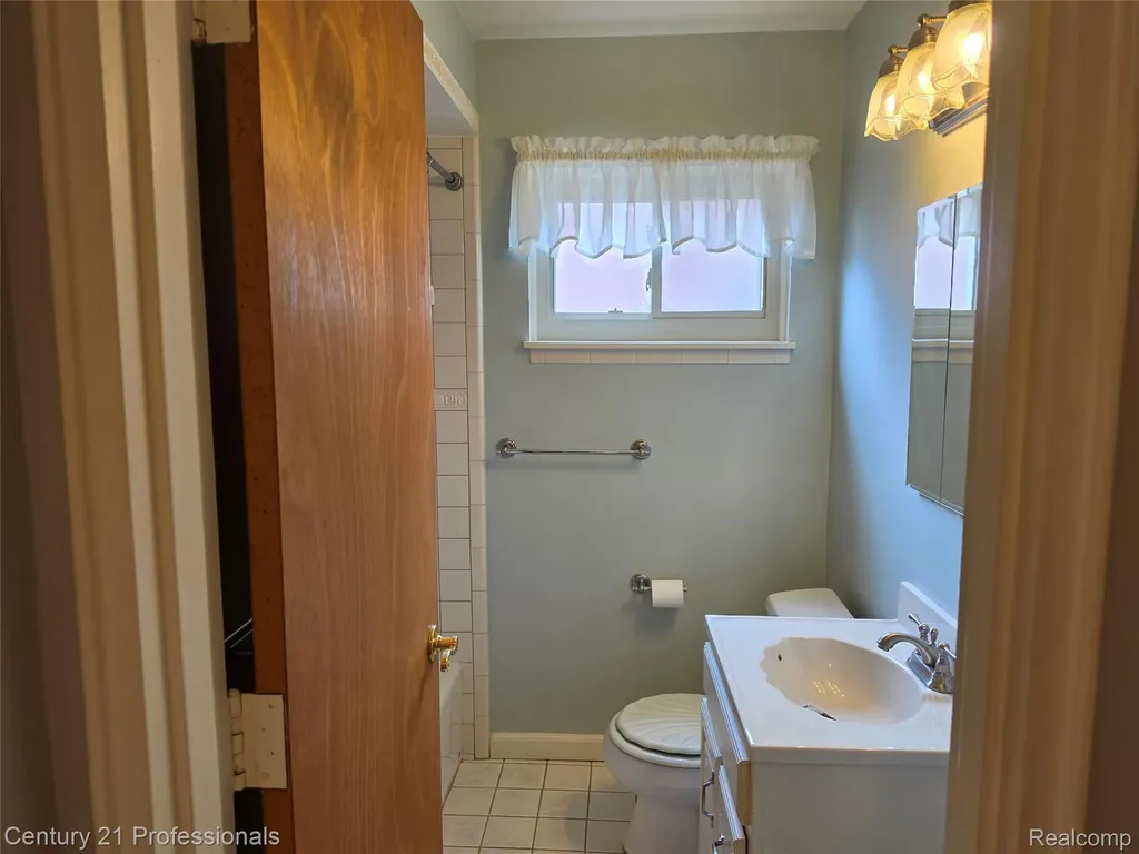 29421 Mark Avenue Madison Heights City MI 48071
