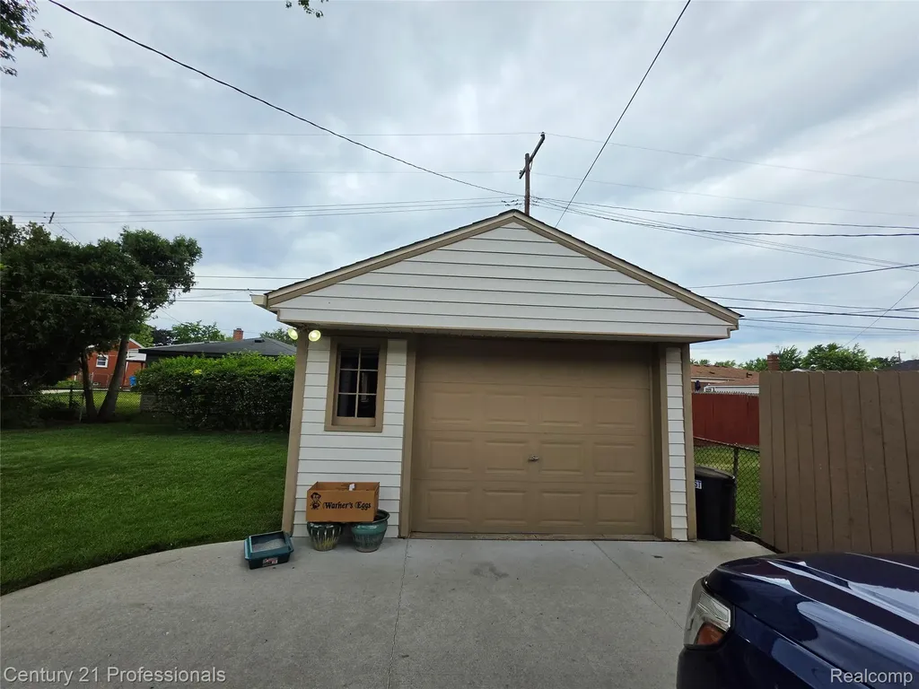 29421 Mark Avenue Madison Heights City MI 48071