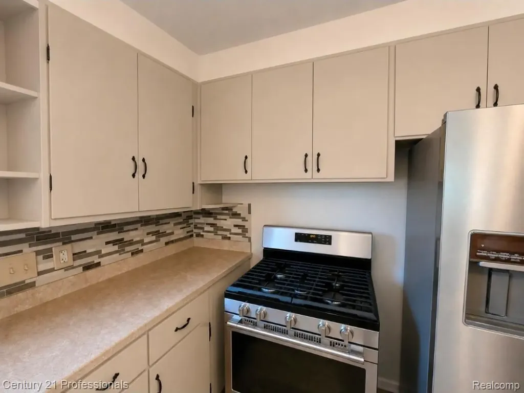 29421 Mark Avenue Madison Heights City MI 48071