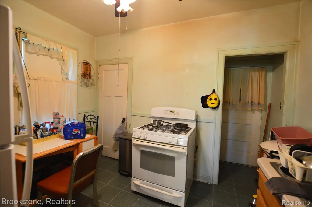 5129 Pennsylvania Street Detroit City MI 48213