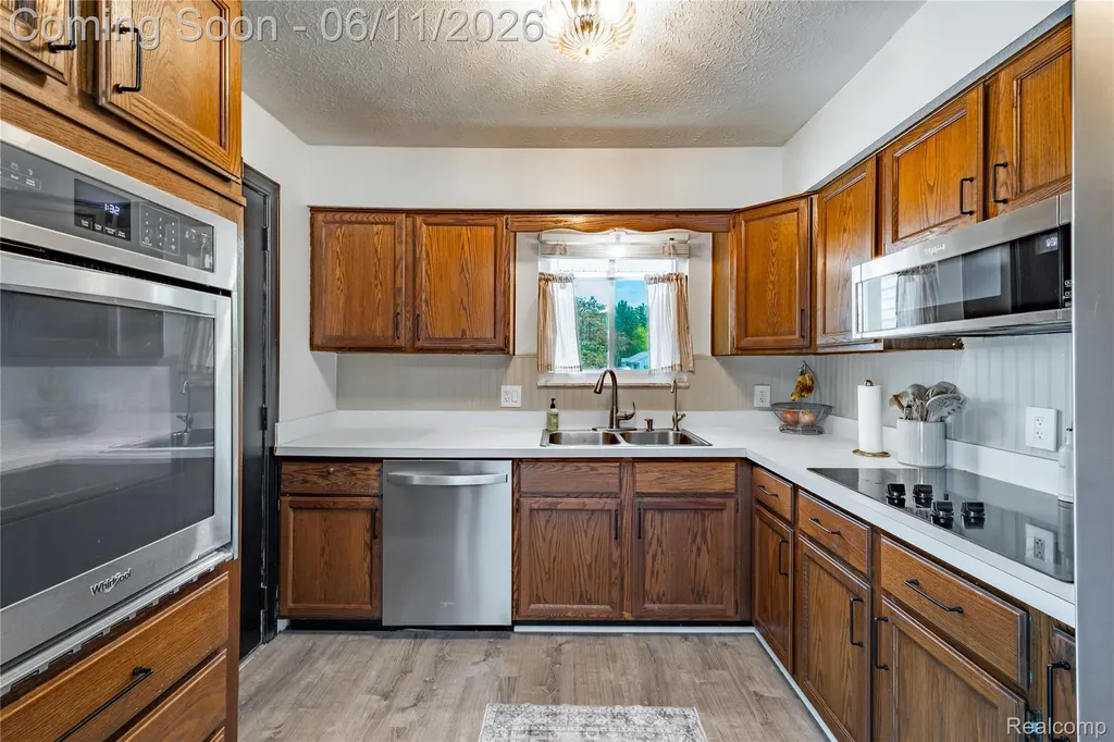600 W Caroline Street Fenton City MI 48430