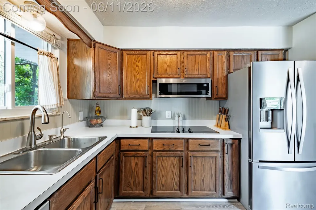 600 W Caroline Street Fenton City MI 48430