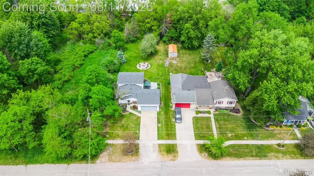 600 W Caroline Street Fenton City MI 48430