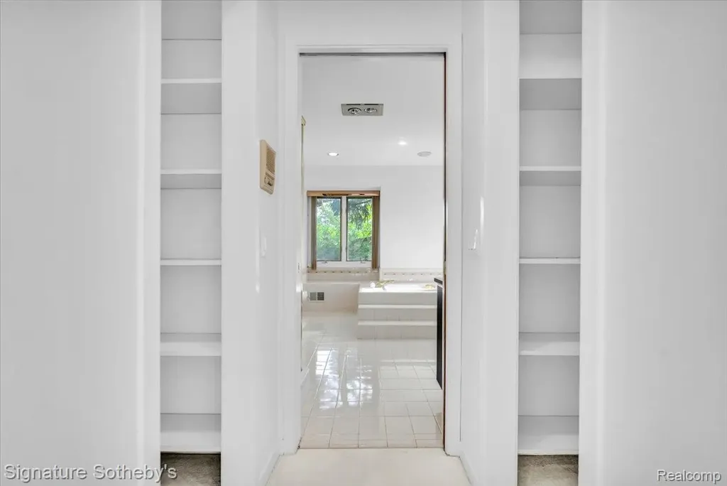 4156 Marlwood Drive West Bloomfield Charter Township MI 48323