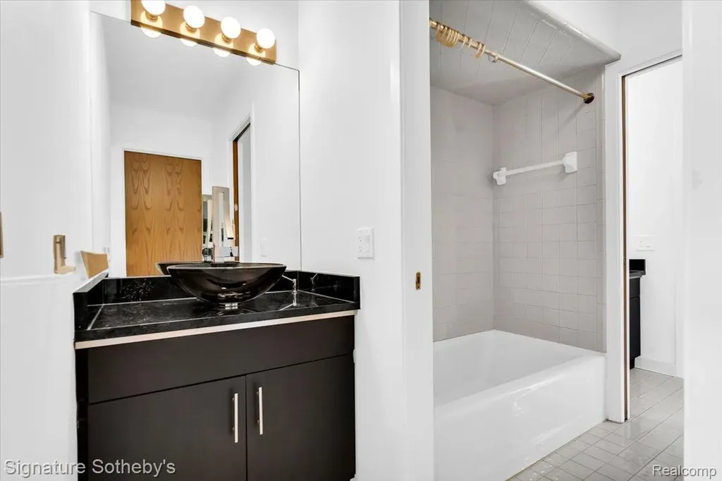 4156 Marlwood Drive West Bloomfield Charter Township MI 48323