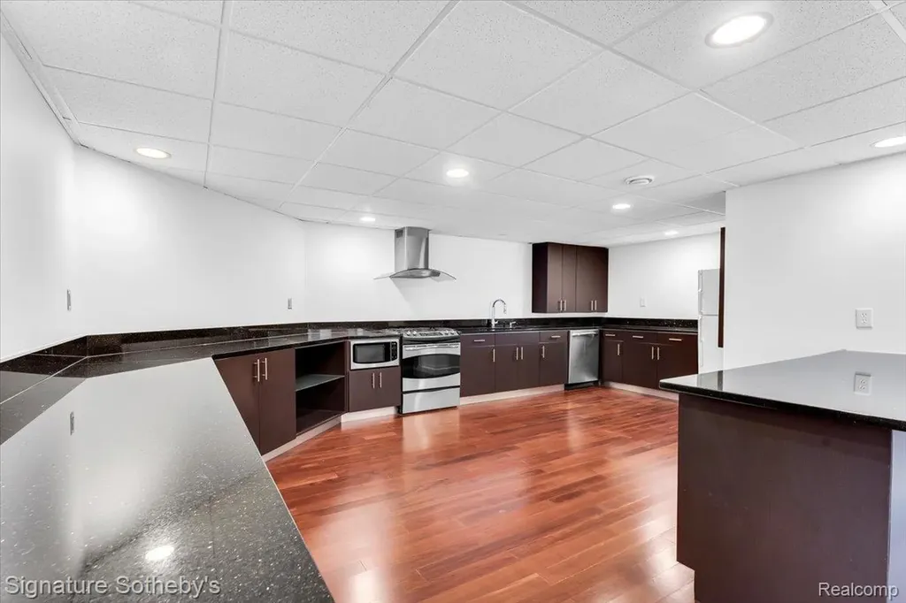 4156 Marlwood Drive West Bloomfield Charter Township MI 48323