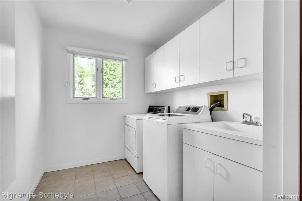 4156 Marlwood Drive West Bloomfield Charter Township MI 48323