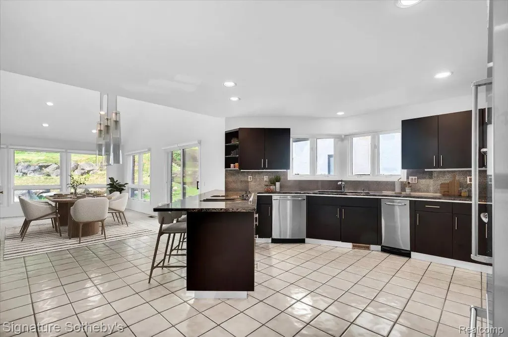 4156 Marlwood Drive West Bloomfield Charter Township MI 48323