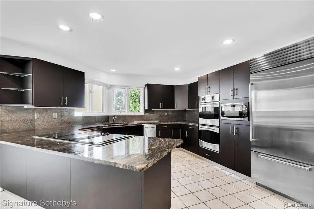 4156 Marlwood Drive West Bloomfield Charter Township MI 48323