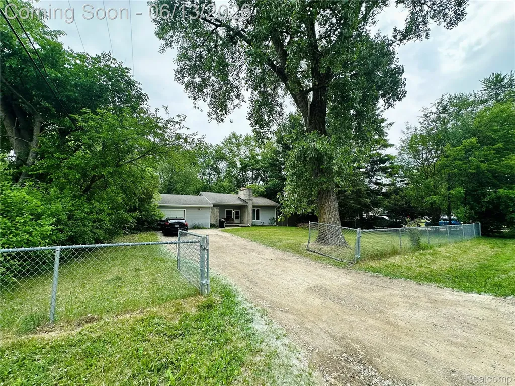 3505 Bendelow Road Rochester Hills City MI 48307