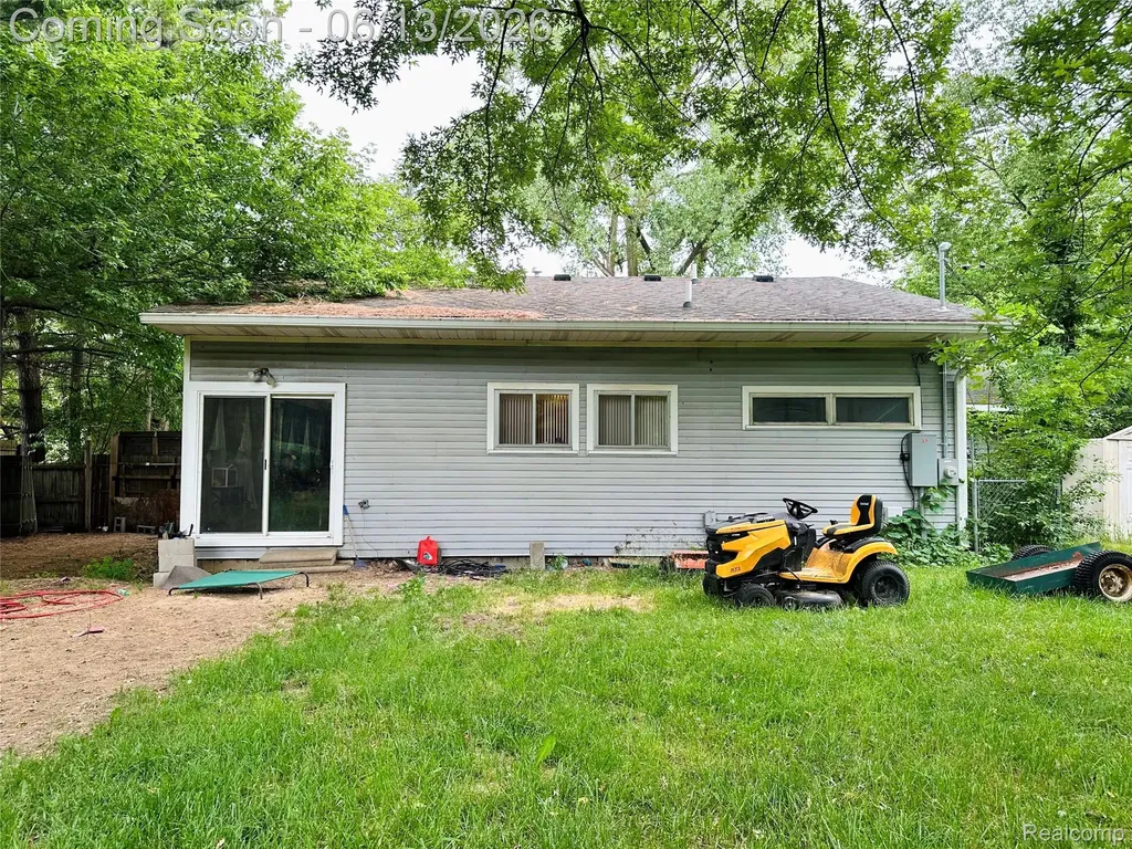 3505 Bendelow Road Rochester Hills City MI 48307
