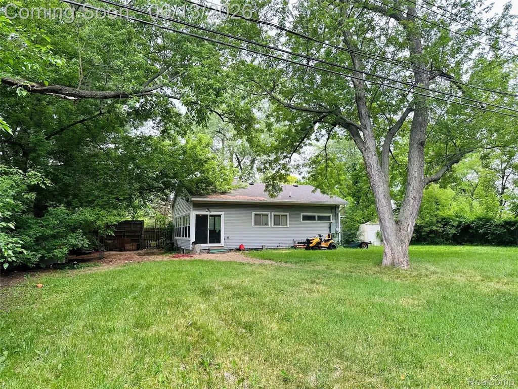 3505 Bendelow Road Rochester Hills City MI 48307