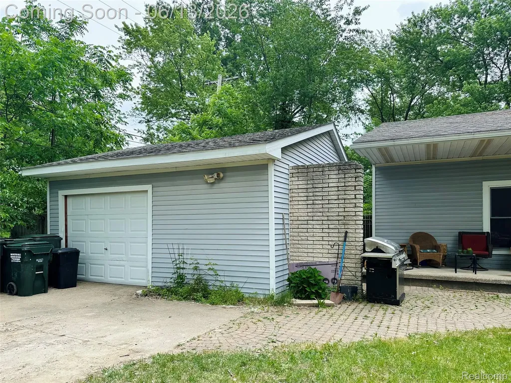 3505 Bendelow Road Rochester Hills City MI 48307