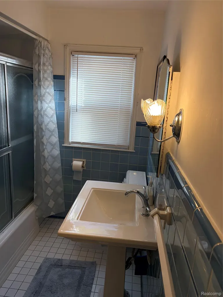 3139 S Liddesdale Street Detroit City MI 48217