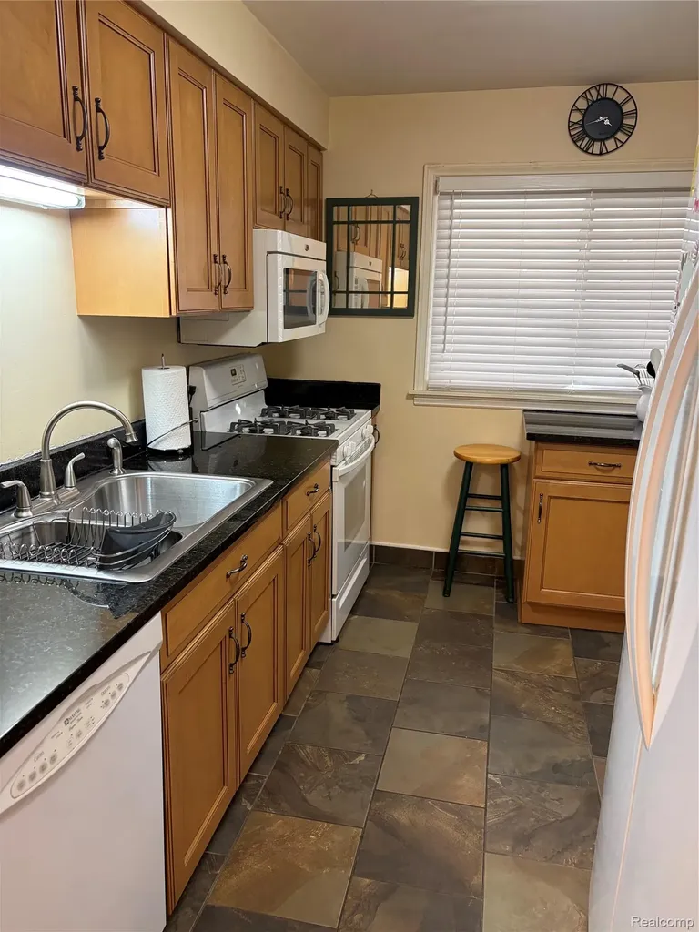 3139 S Liddesdale Street Detroit City MI 48217