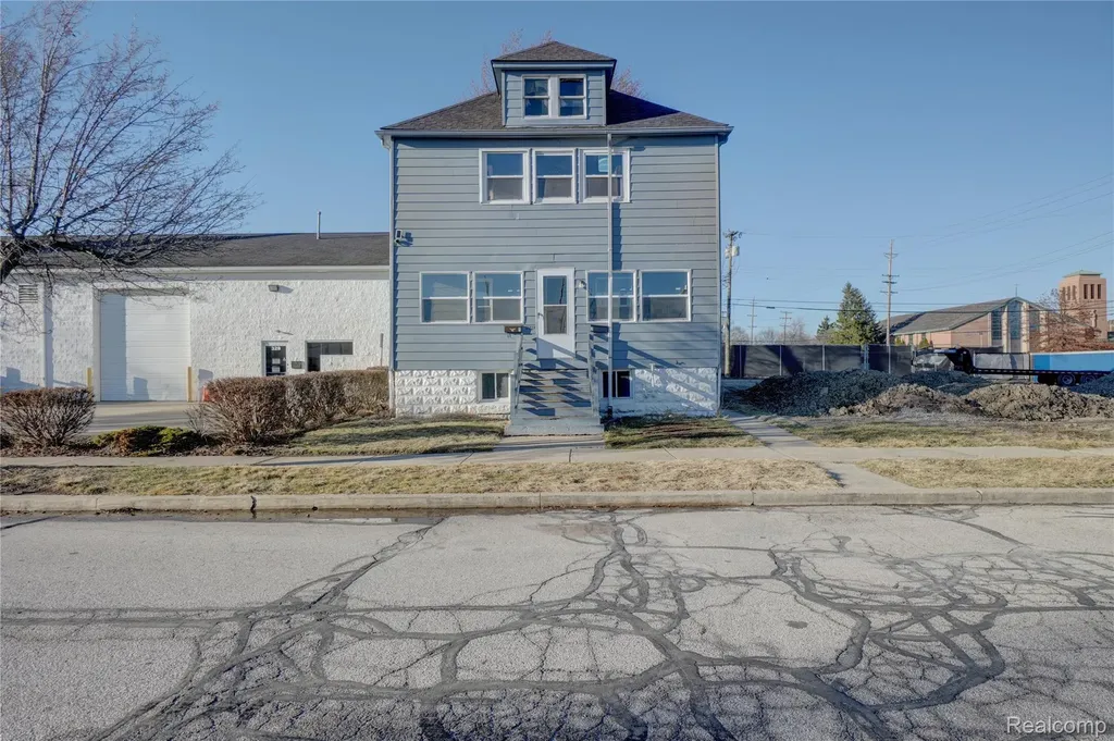 320 Hudson Street Wyandotte City MI 48192