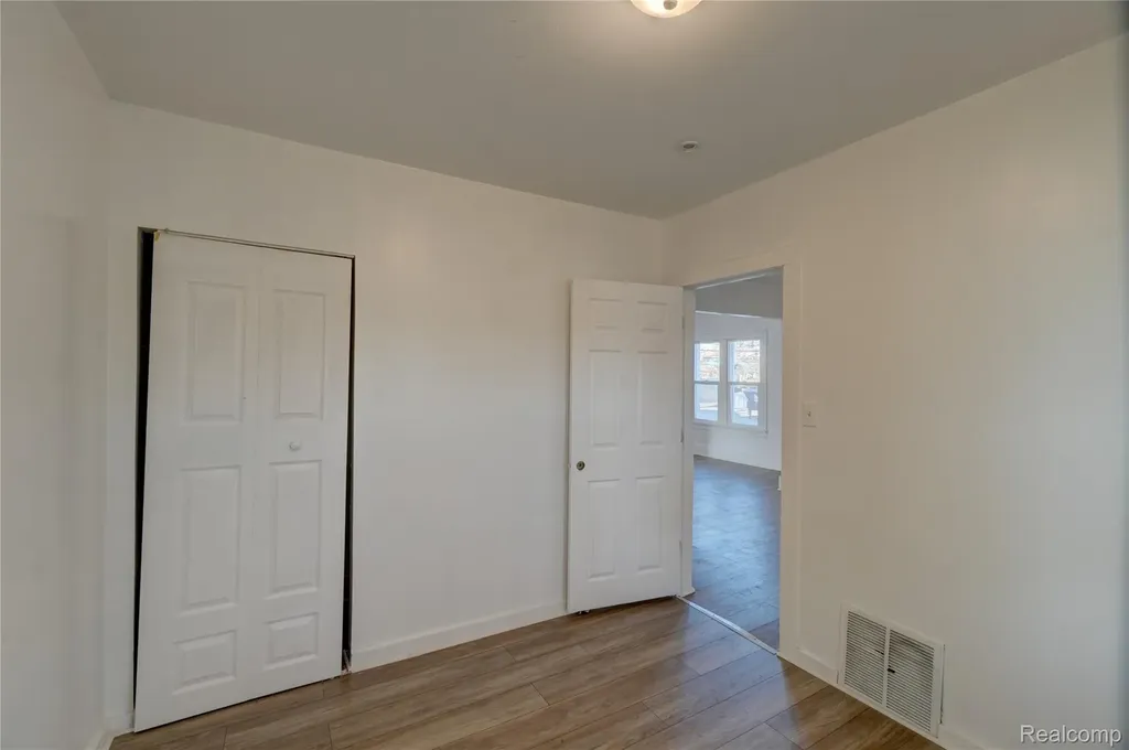 320 Hudson Street Wyandotte City MI 48192