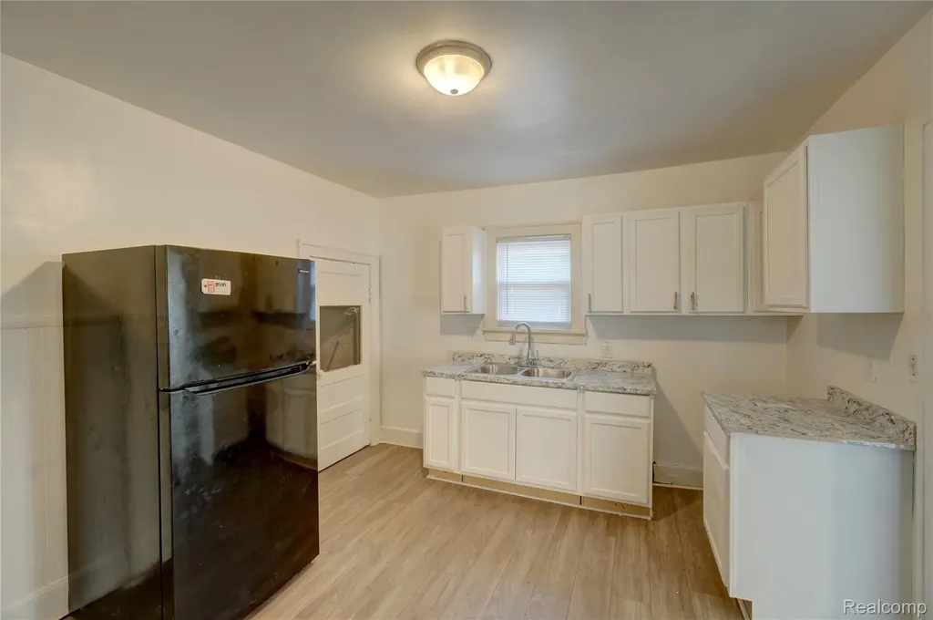 320 Hudson Street Wyandotte City MI 48192