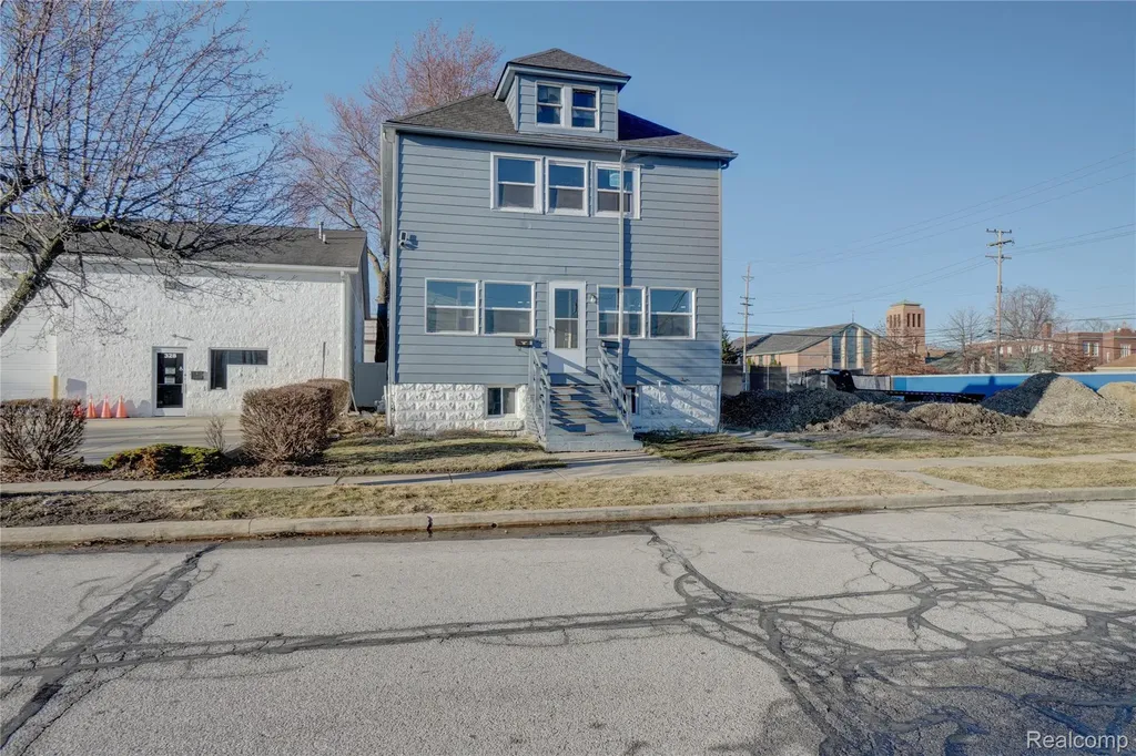320 Hudson Street Wyandotte City MI 48192
