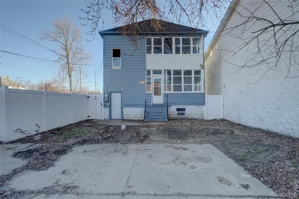 320 Hudson Street Wyandotte City MI 48192