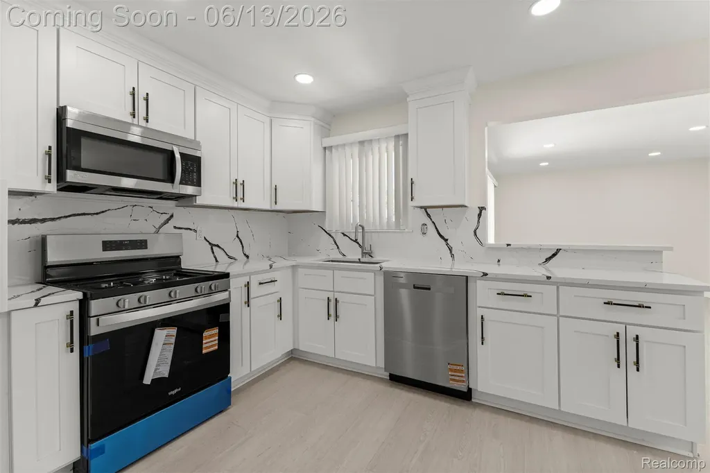 29578 Brown Court Garden City City MI 48135
