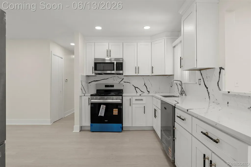 29578 Brown Court Garden City City MI 48135