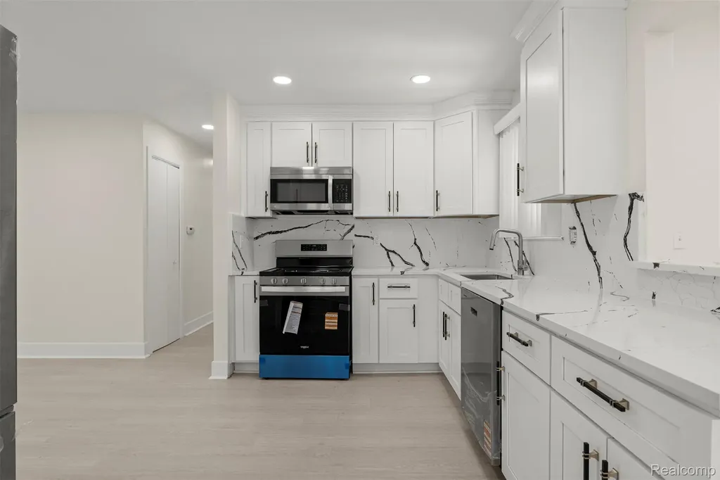 29578 Brown Court Garden City City MI 48135