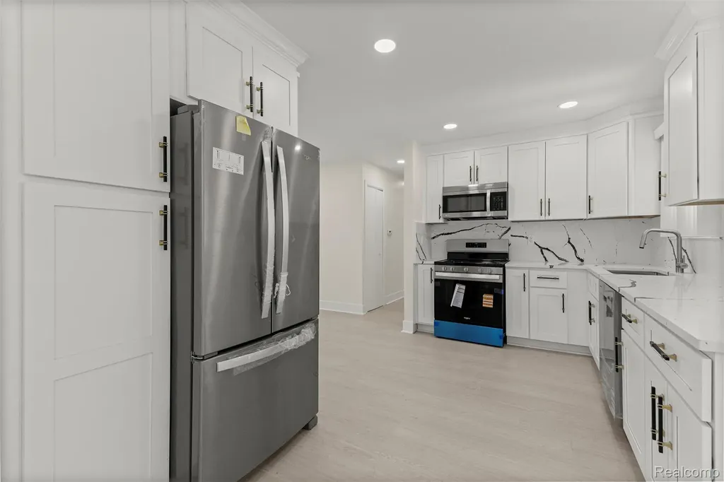 29578 Brown Court Garden City City MI 48135