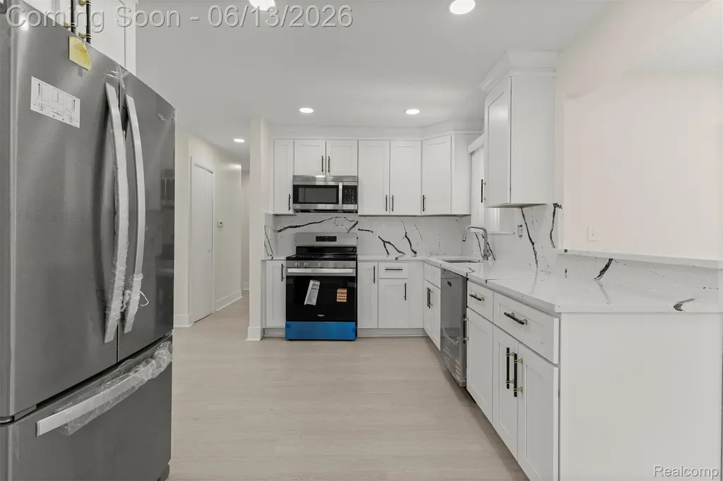 29578 Brown Court Garden City City MI 48135