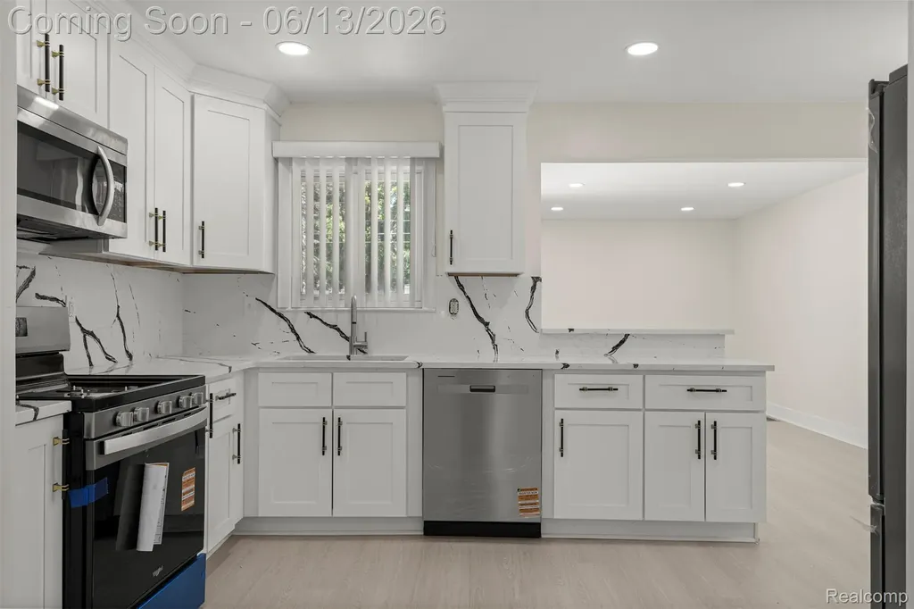 29578 Brown Court Garden City City MI 48135