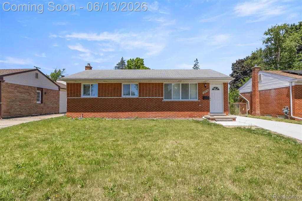 29578 Brown Court Garden City City MI 48135