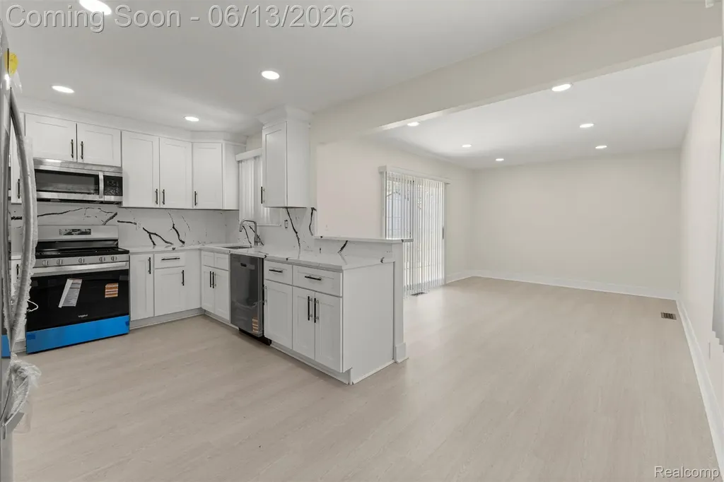 29578 Brown Court Garden City City MI 48135