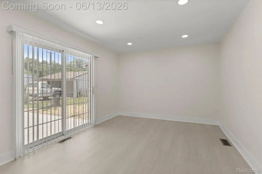 29578 Brown Court Garden City City MI 48135