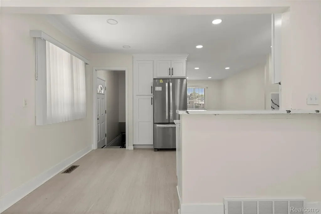 29578 Brown Court Garden City City MI 48135