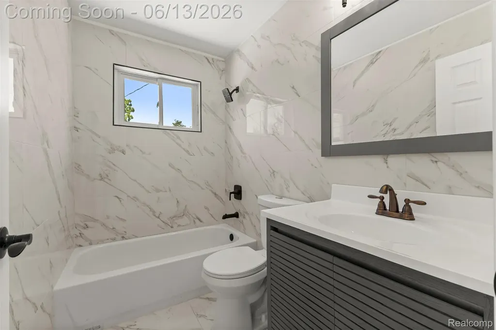 29578 Brown Court Garden City City MI 48135