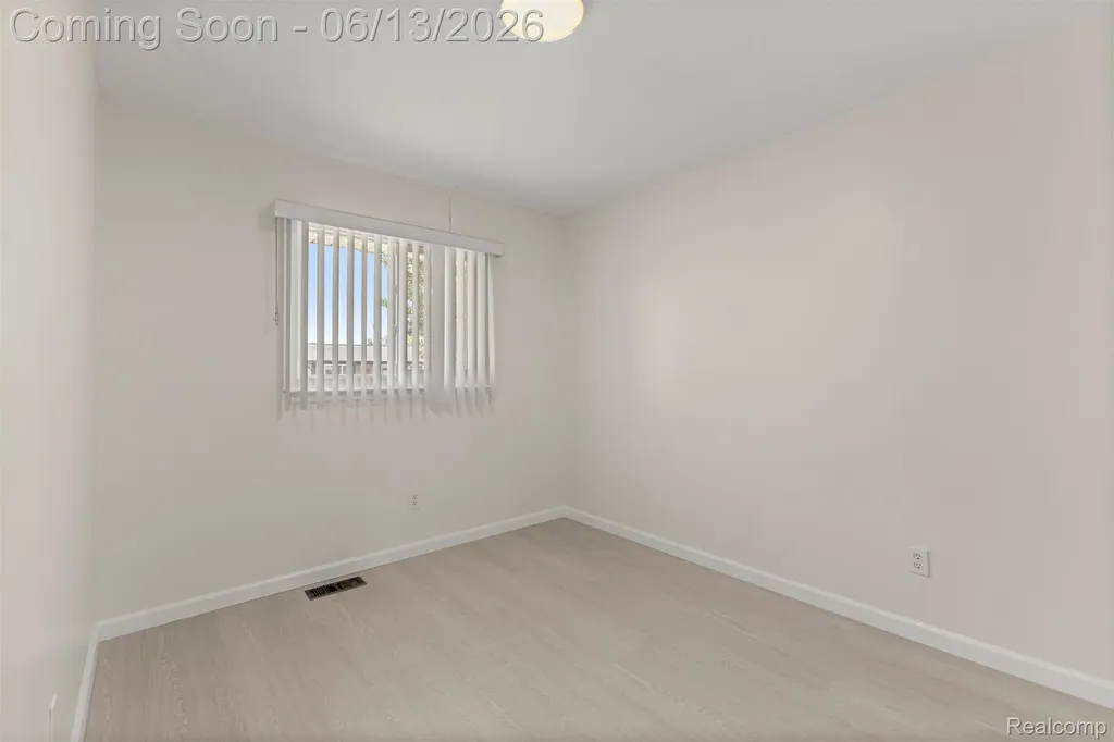 29578 Brown Court Garden City City MI 48135