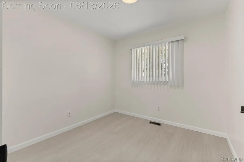 29578 Brown Court Garden City City MI 48135