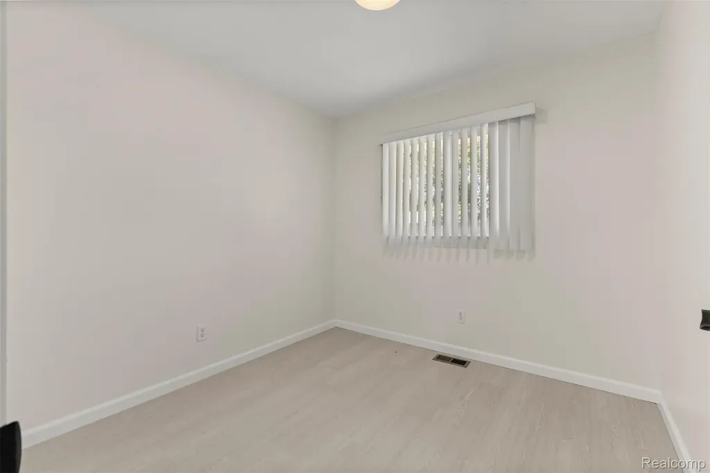 29578 Brown Court Garden City City MI 48135