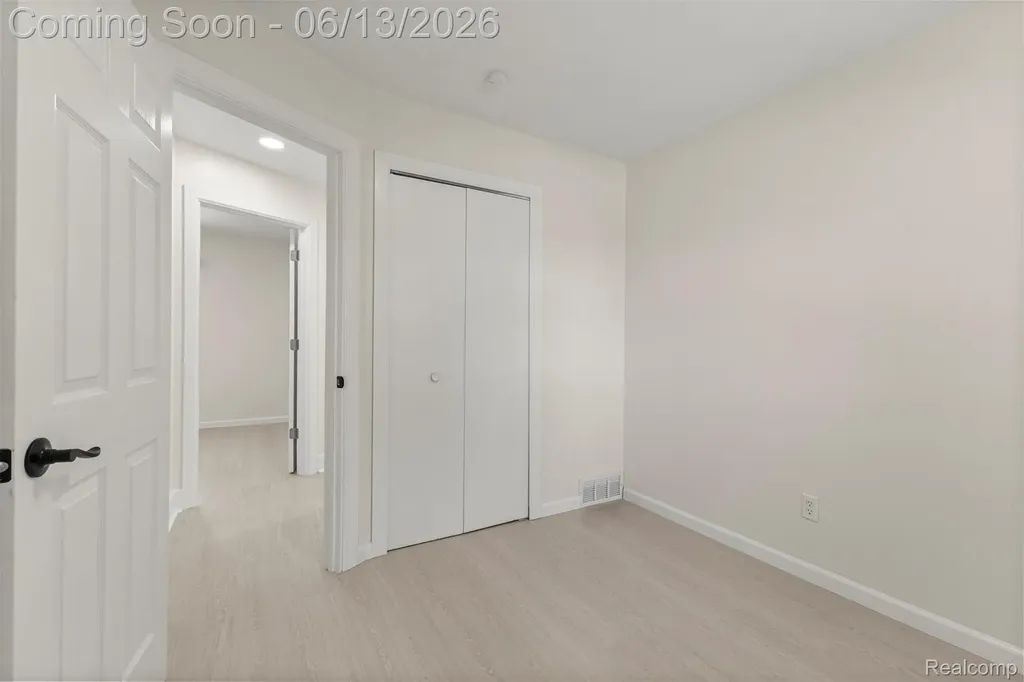 29578 Brown Court Garden City City MI 48135