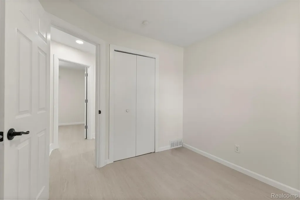 29578 Brown Court Garden City City MI 48135