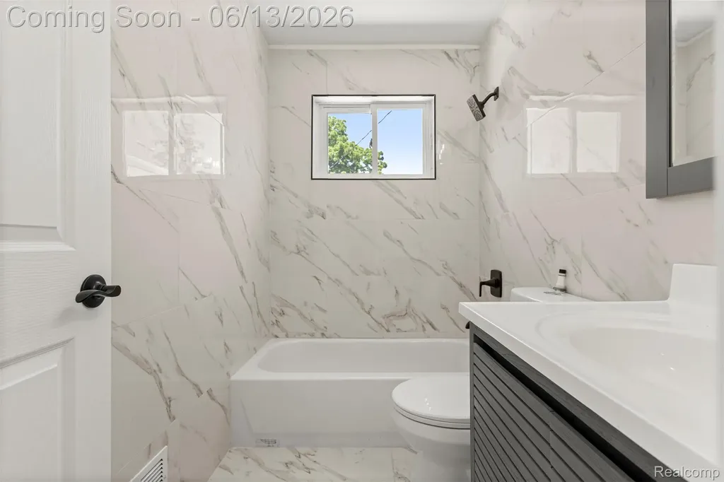29578 Brown Court Garden City City MI 48135